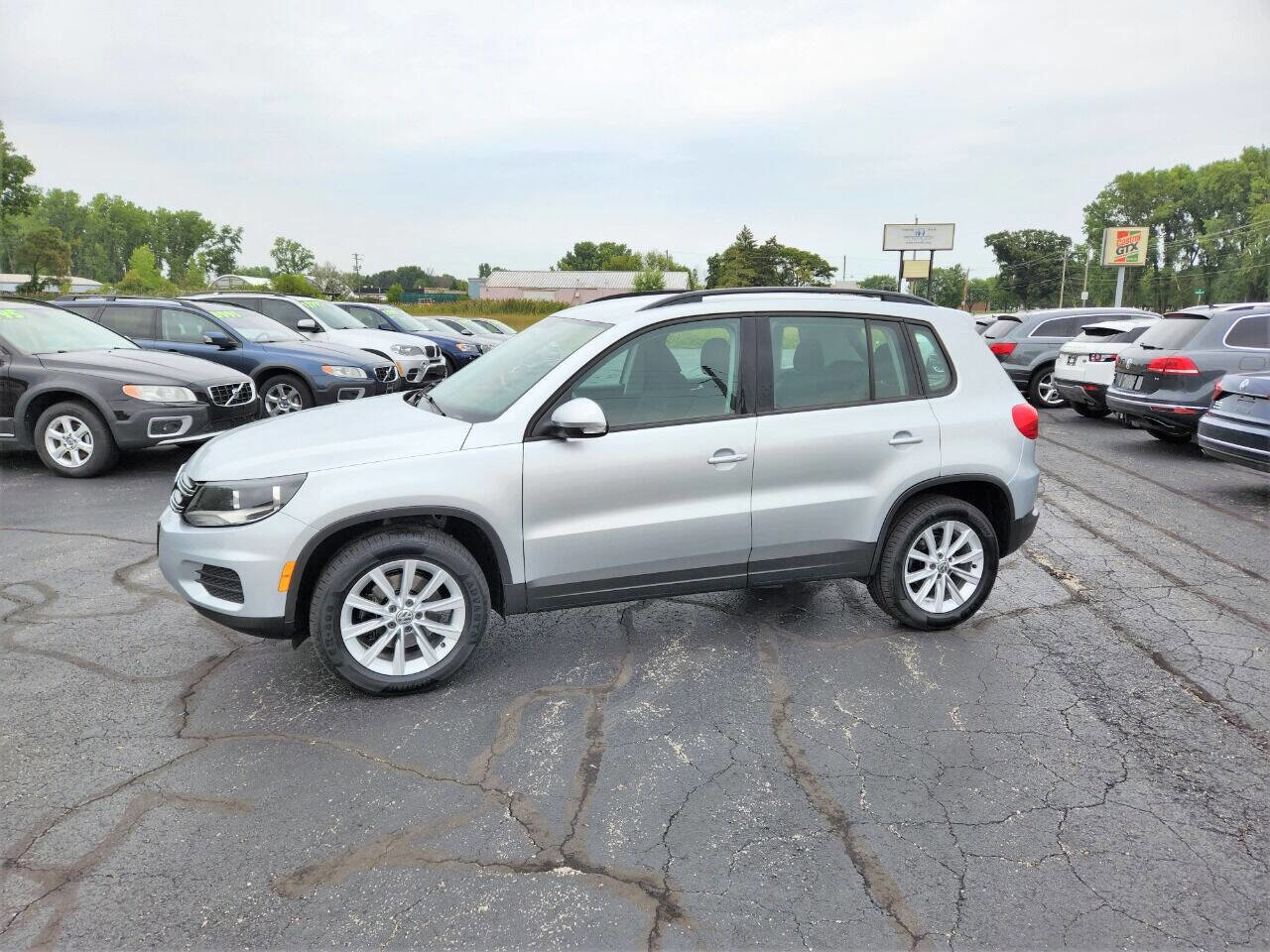Used 2018 Volkswagen Tiguan Limited w/ Premium Package image 3