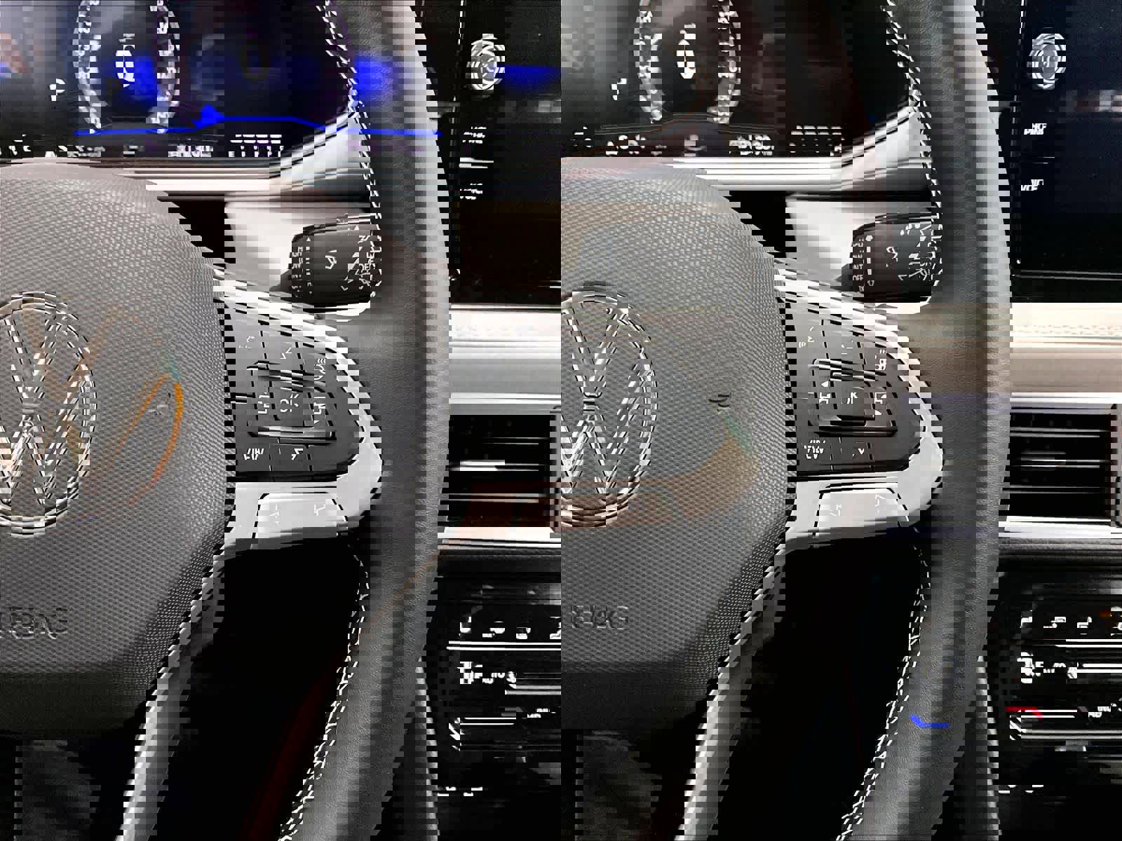 New 2026 Volkswagen Taos SE image 18