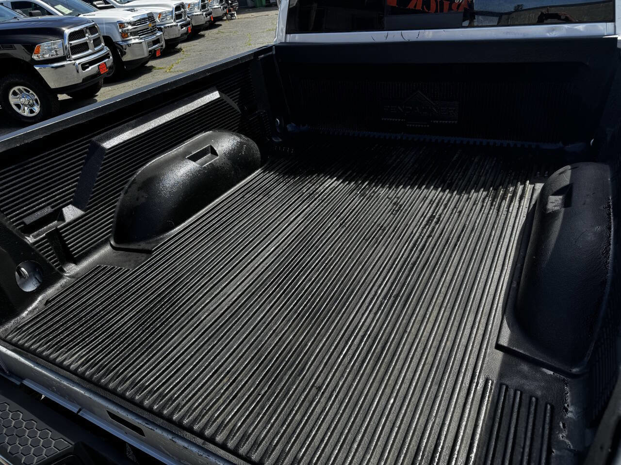 Used 2018 RAM 3500 SLT w/ Cold Weather Group AWD/4WD image 7