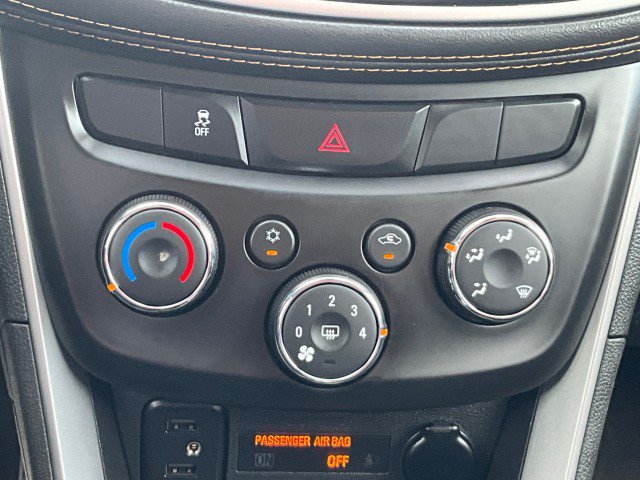 Used 2020 Chevrolet Trax LT w/ LT Convenience Package AWD/4WD image 16