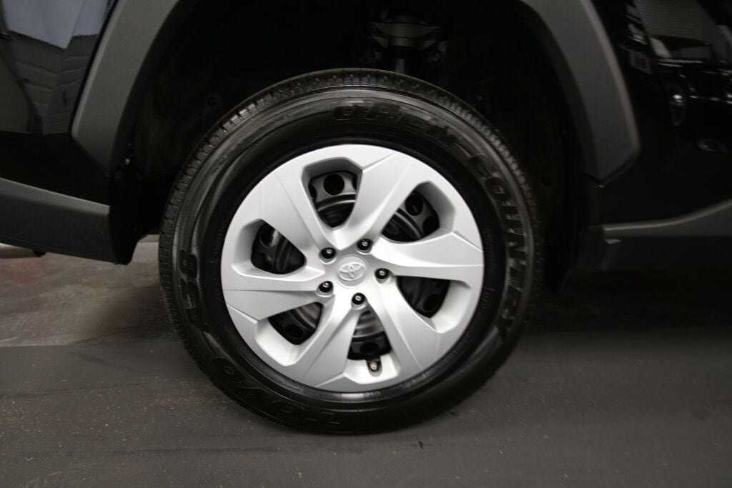 Certified 2025 Toyota RAV4 LE AWD/4WD image 28