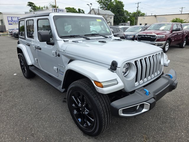 Used 2022 Jeep Wrangler Unlimited Sahara w/ Cold Weather Group AWD/4WD image 1