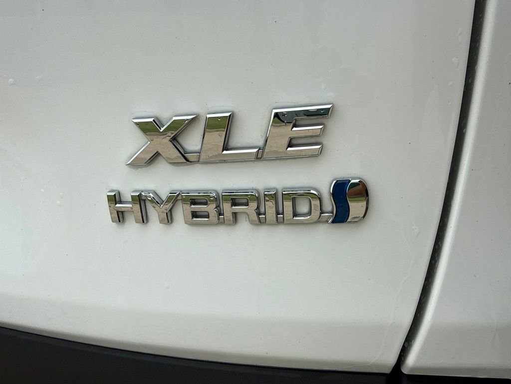 Used 2023 Toyota RAV4 XLE AWD/4WD image 12
