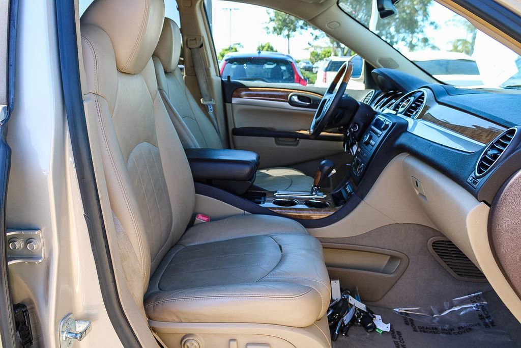 Used 2008 Buick Enclave CXL w/ Entertainment Package #1 FWD image 16