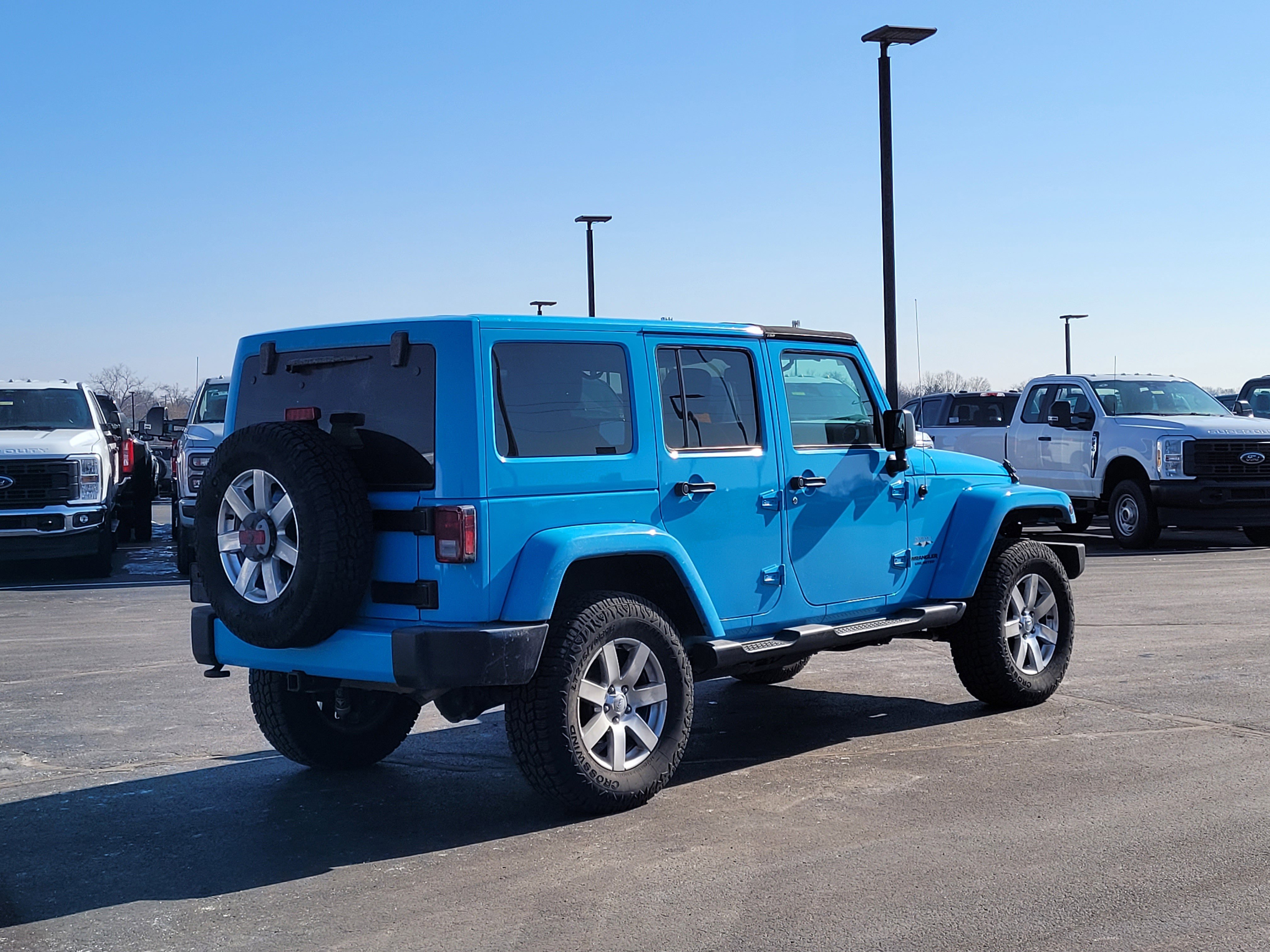 Used 2017 Jeep Wrangler Unlimited Sahara w/ Connectivity Group image 4