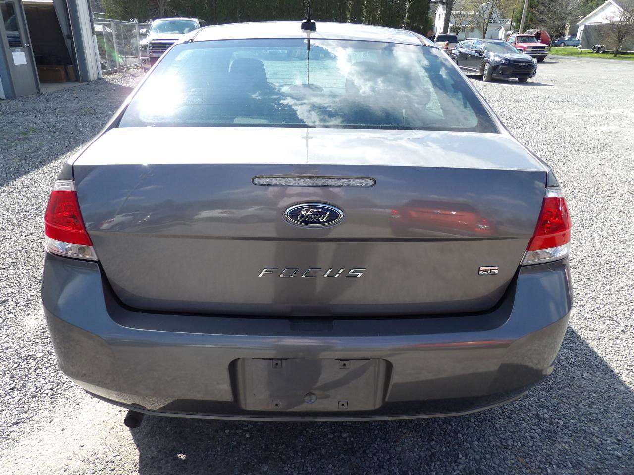 Used 2010 Ford Focus SE image 4