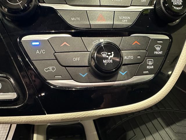 Used 2022 Chrysler Pacifica Touring-L AWD/4WD image 11