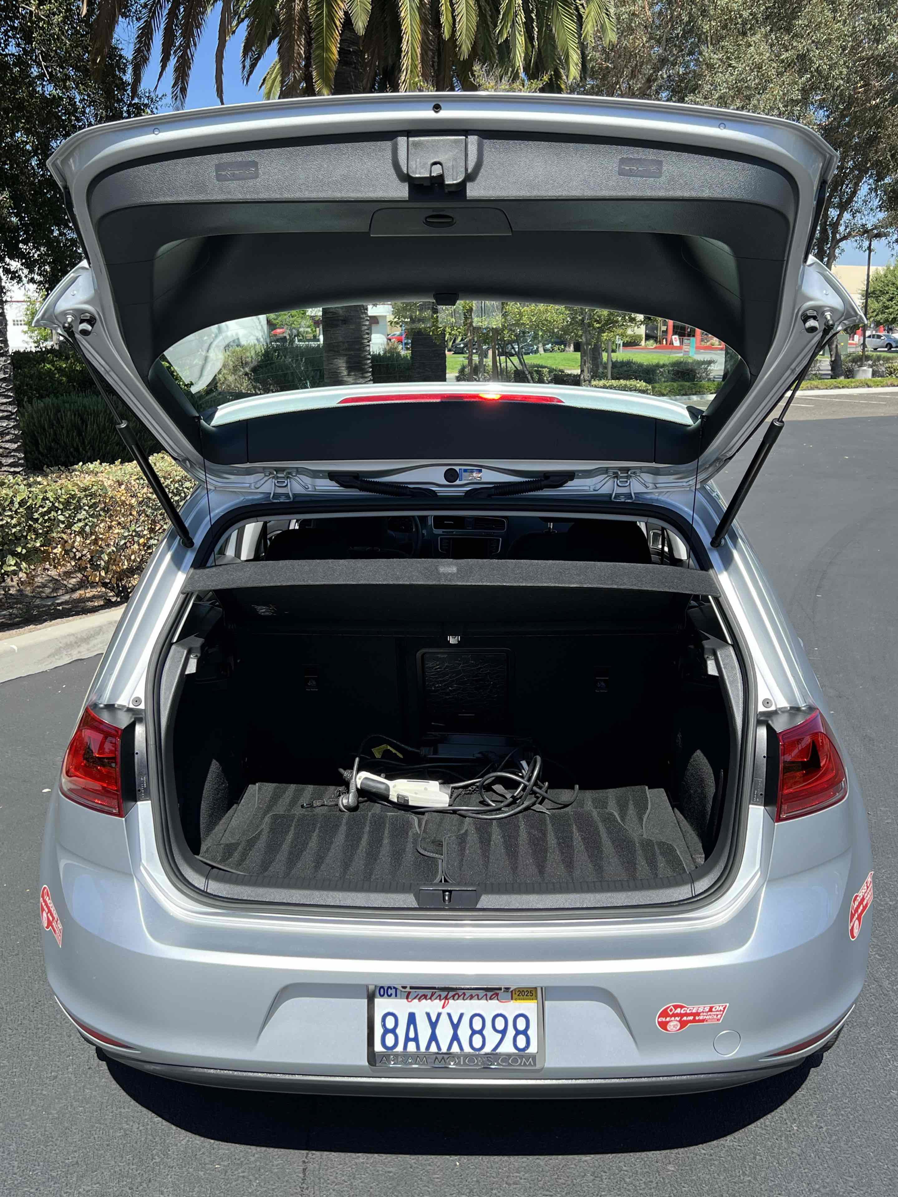 Used 2016 Volkswagen e-Golf SE w/ DC Fast Charging Package image 63