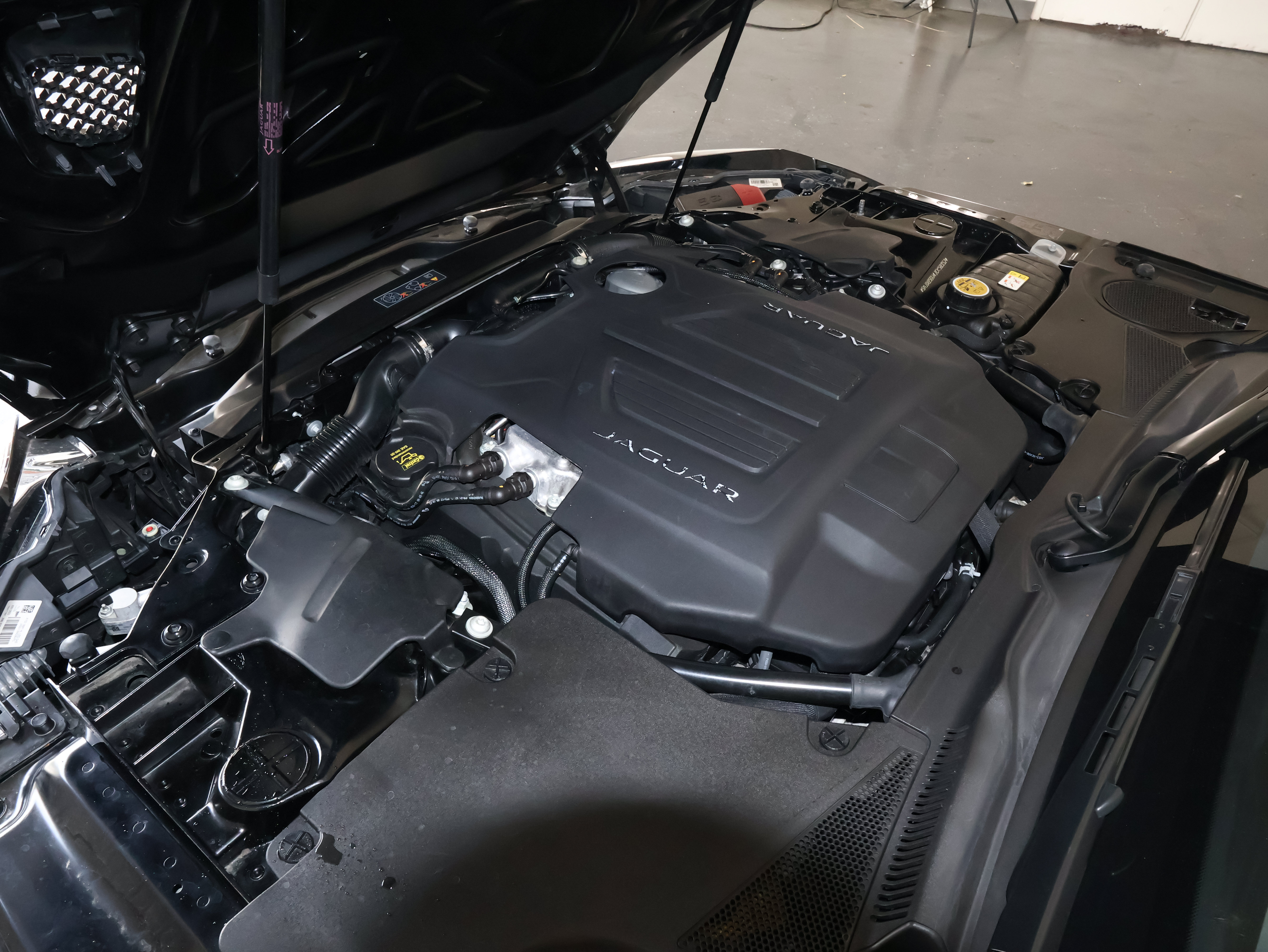 Used 2018 Jaguar F-TYPE 400 Sport AWD/4WD image 55