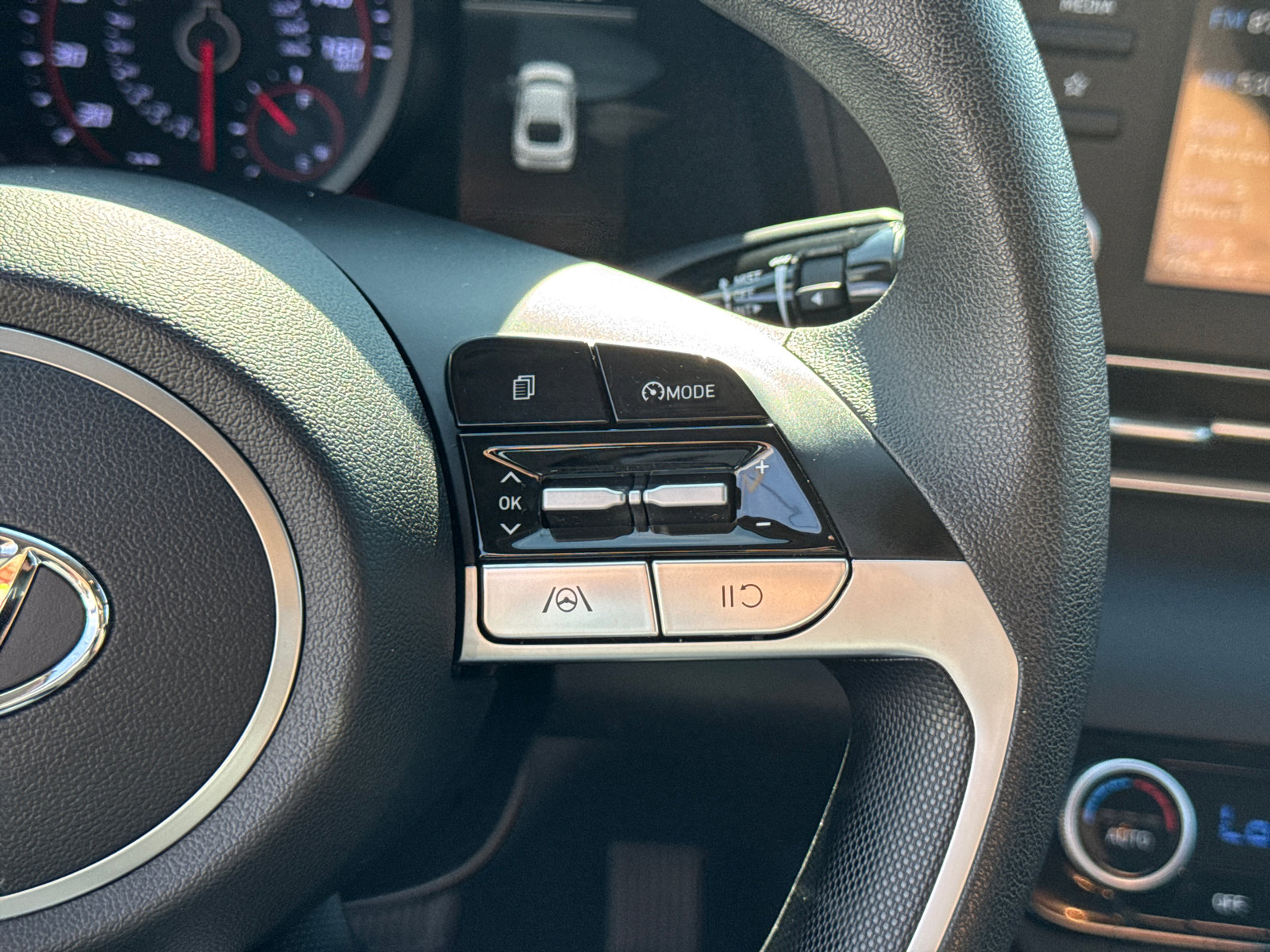 Certified 2023 Hyundai Elantra SEL image 26