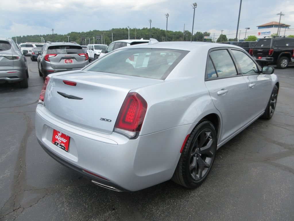 Used 2023 Chrysler 300 Touring w/ Sport Appearance Package RWD image 6