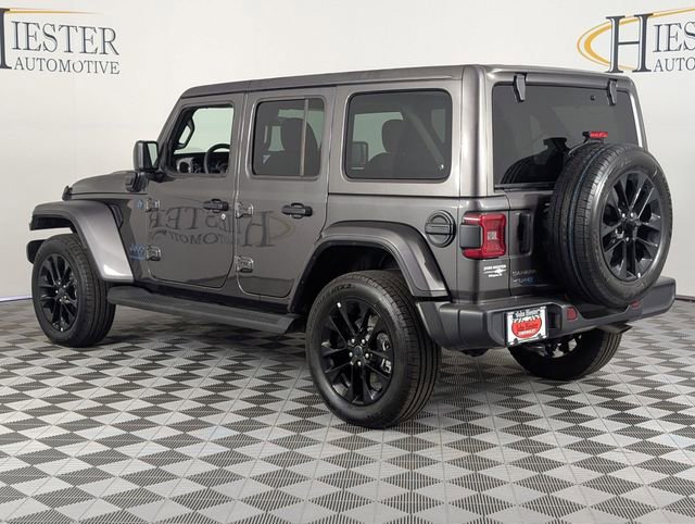 Used 2025 Jeep Wrangler Unlimited Sahara AWD/4WD image 5