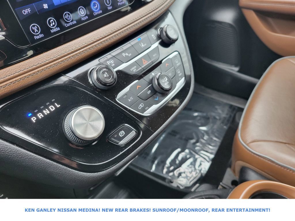 Used 2017 Chrysler Pacifica Limited image 27