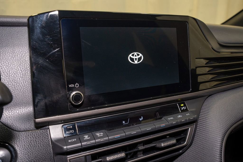 Used 2025 Toyota Camry SE image 12