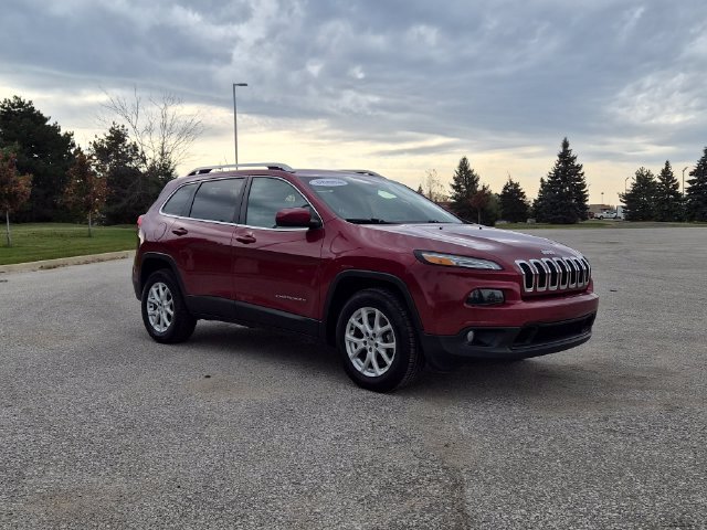 Used 2015 Jeep Cherokee Latitude w/ Comfort/Convenience Group AWD/4WD image 3