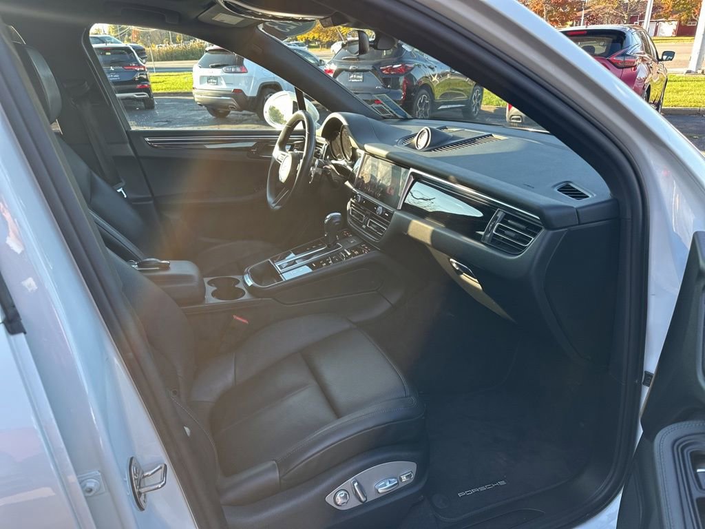Used 2023 Porsche Macan Base image 37