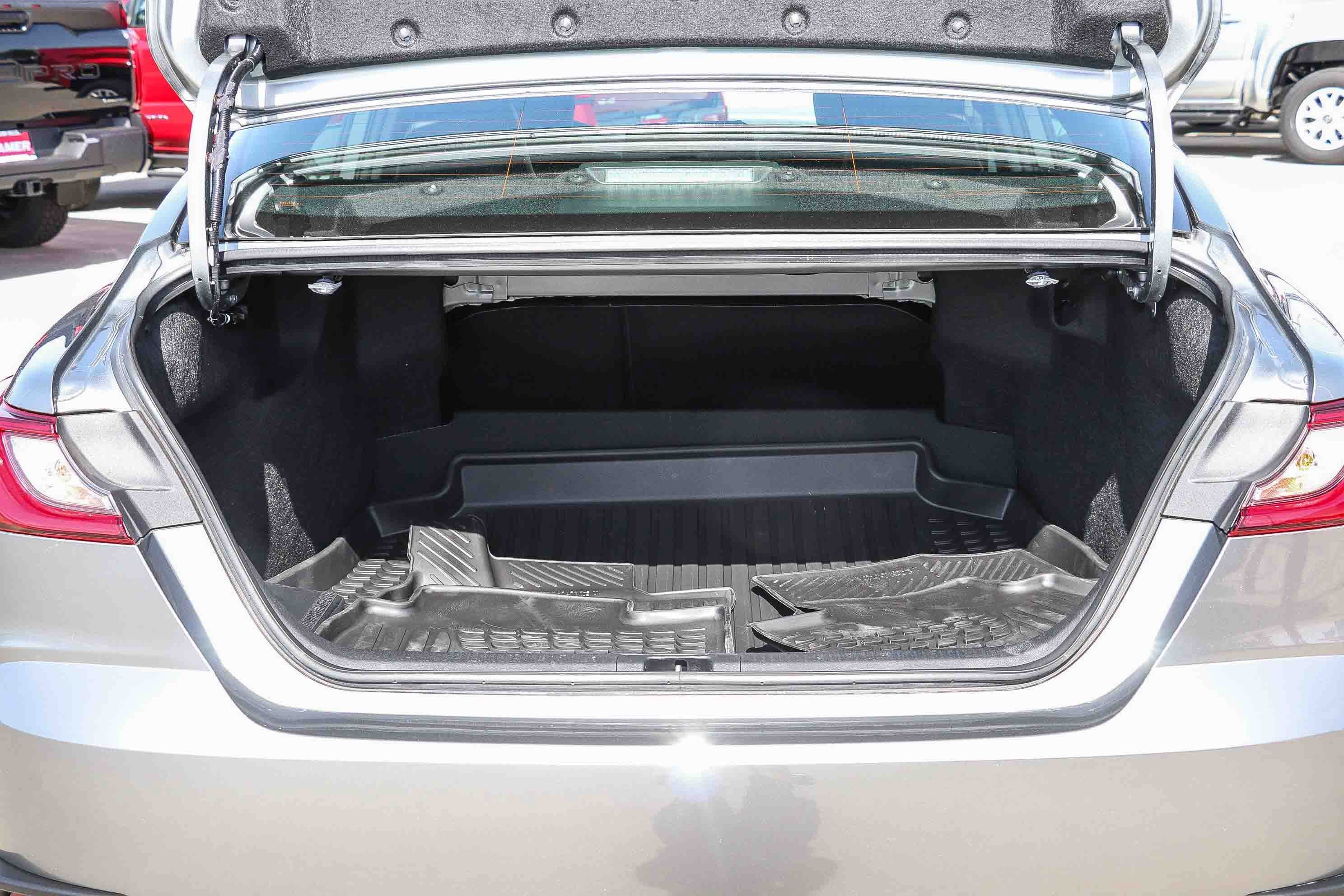 Used 2026 Toyota Camry SE w/ Convenience Package FWD image 27