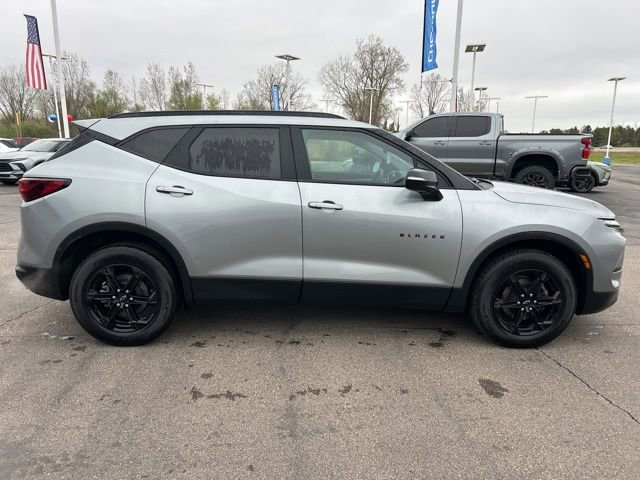 Used 2023 Chevrolet Blazer LT w/ Midnight/Sport Edition FWD image 4