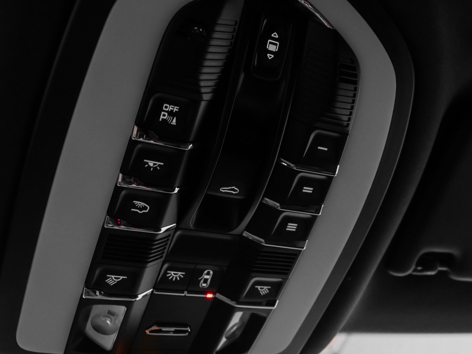 New 2025 Porsche Macan image 36