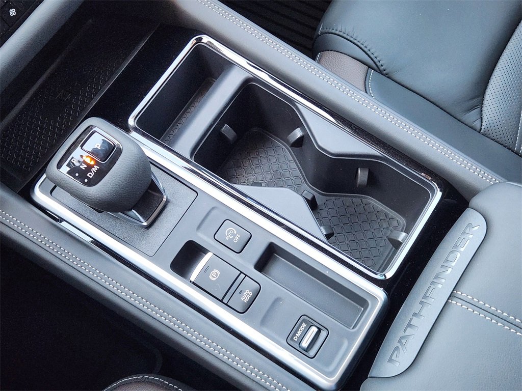 New 2025 Nissan Pathfinder Platinum w/ Black Appearance Package image 15