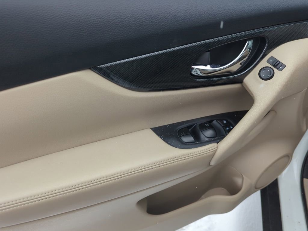 Used 2015 Nissan Rogue SL w/ SL Premium Package image 9