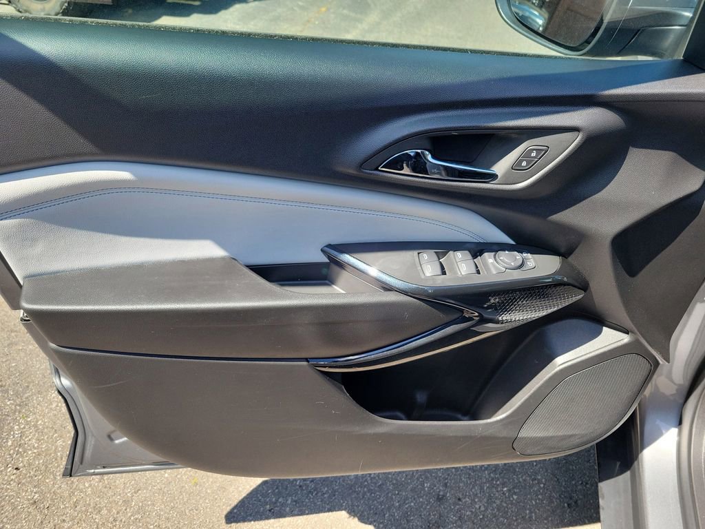 Used 2025 Chevrolet Trax LT FWD image 19