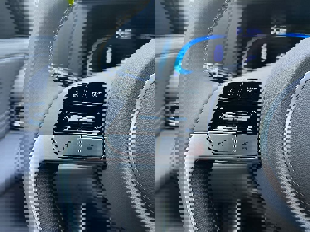 New 2025 Hyundai Elantra Sport image 12