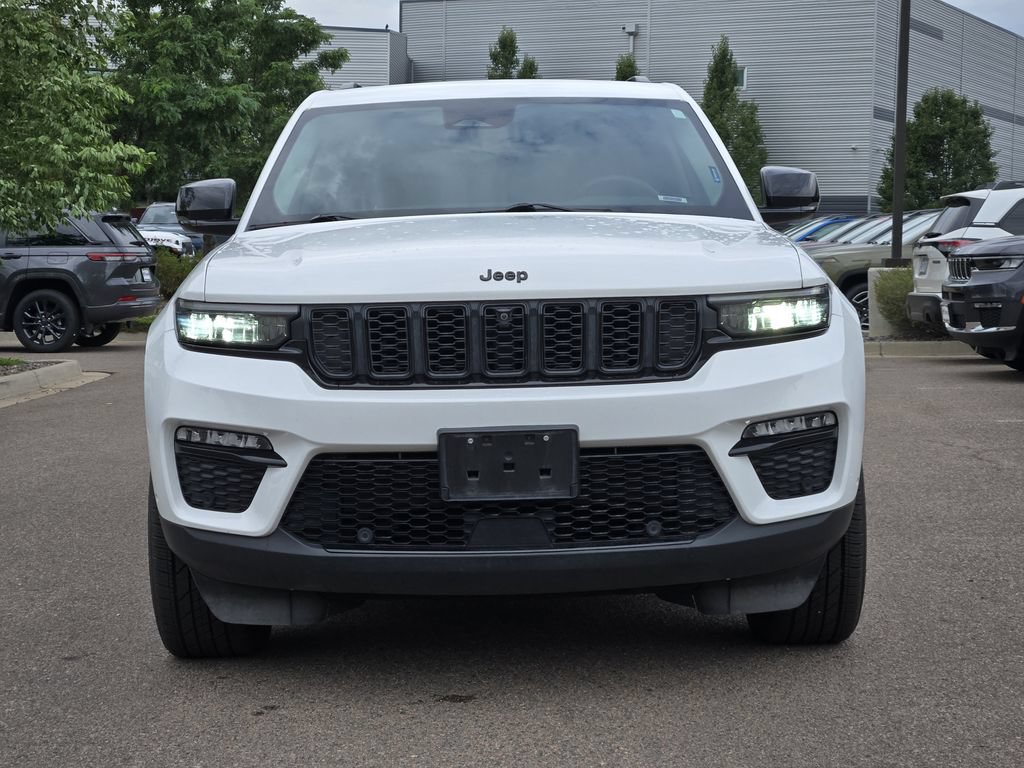 Used 2023 Jeep Grand Cherokee Limited w/ Luxury Tech Group II AWD/4WD image 2