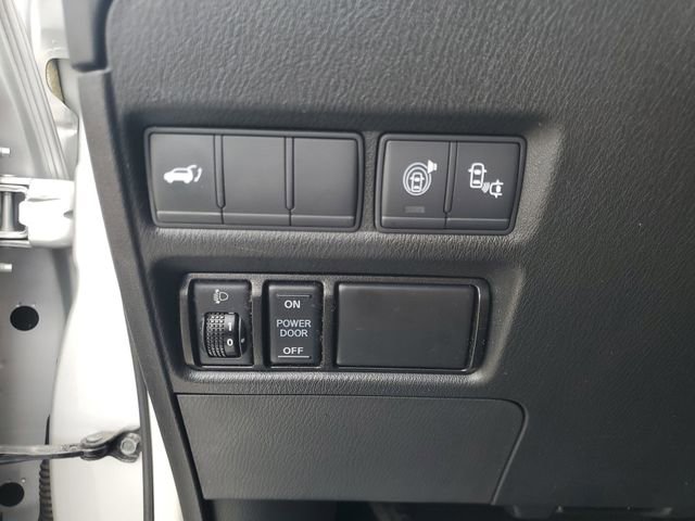 Used 2017 Nissan Armada Platinum w/ Interior Lighting Package image 21