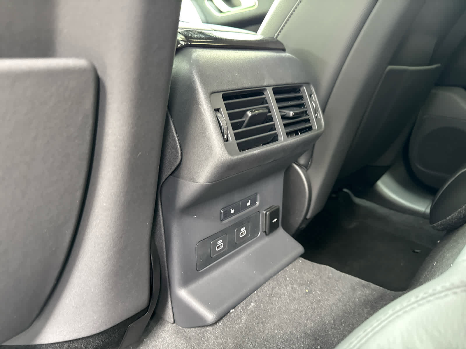 New 2026 Land Rover Range Rover Velar Dynamic SE image 17