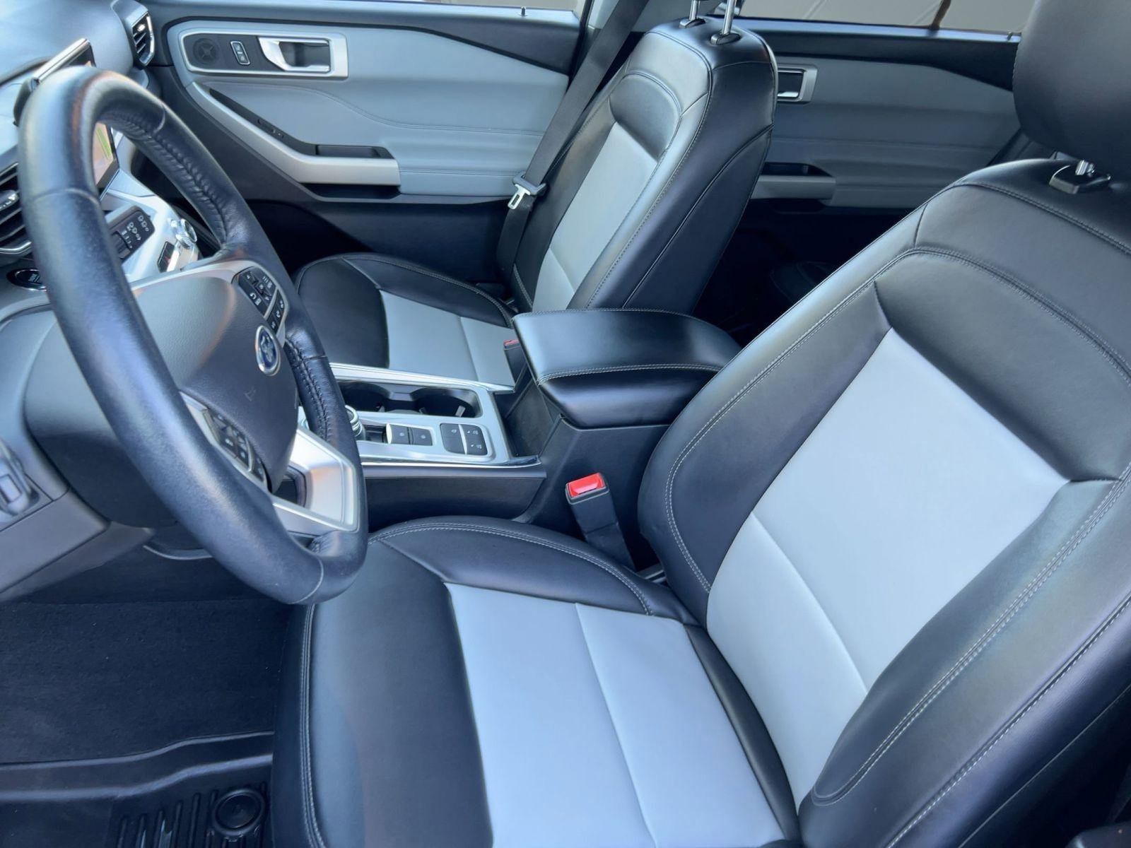 Used 2022 Ford Explorer XLT w/ Equipment Group 202A image 5