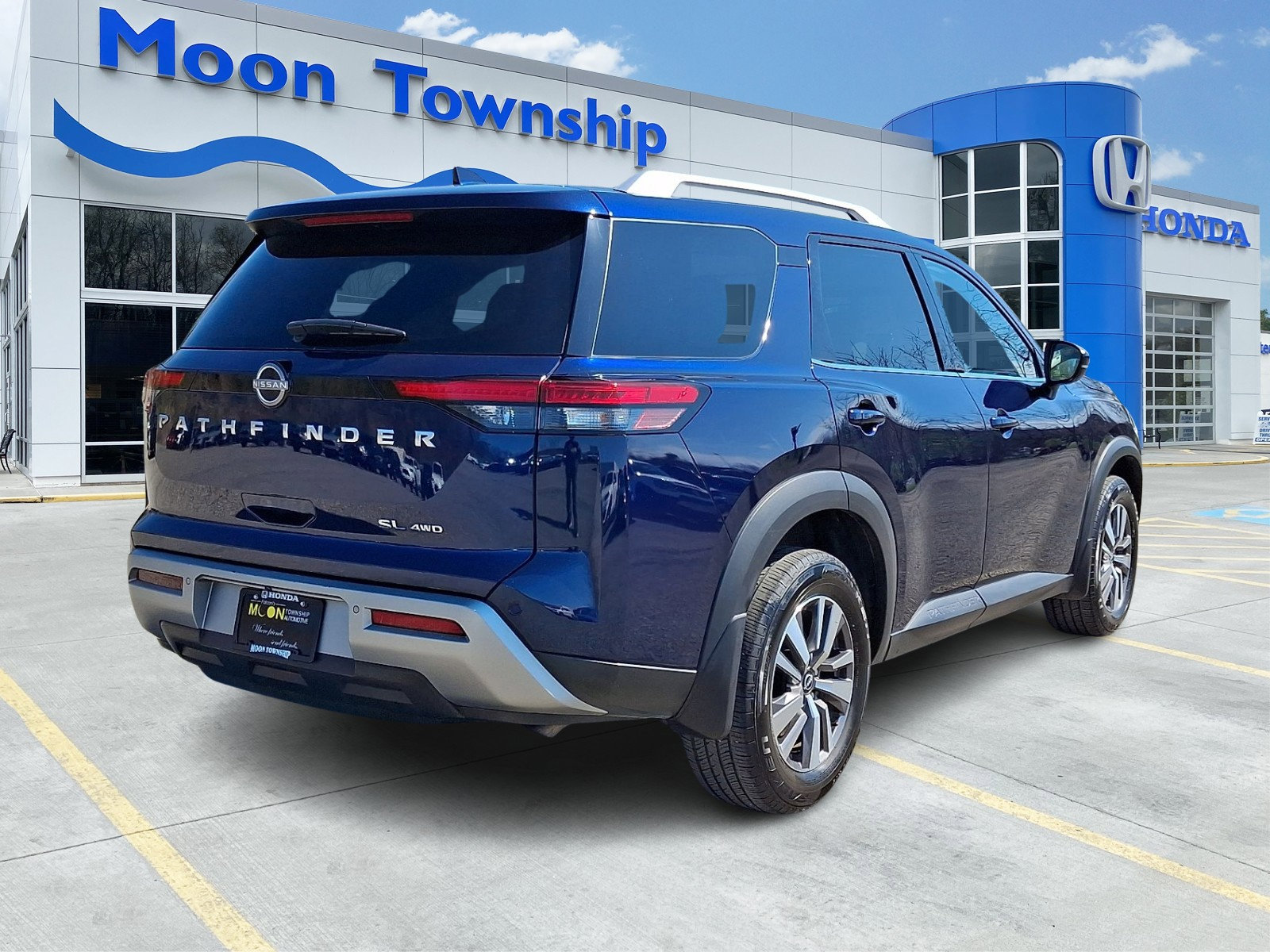 Used 2022 Nissan Pathfinder SL AWD/4WD image 6
