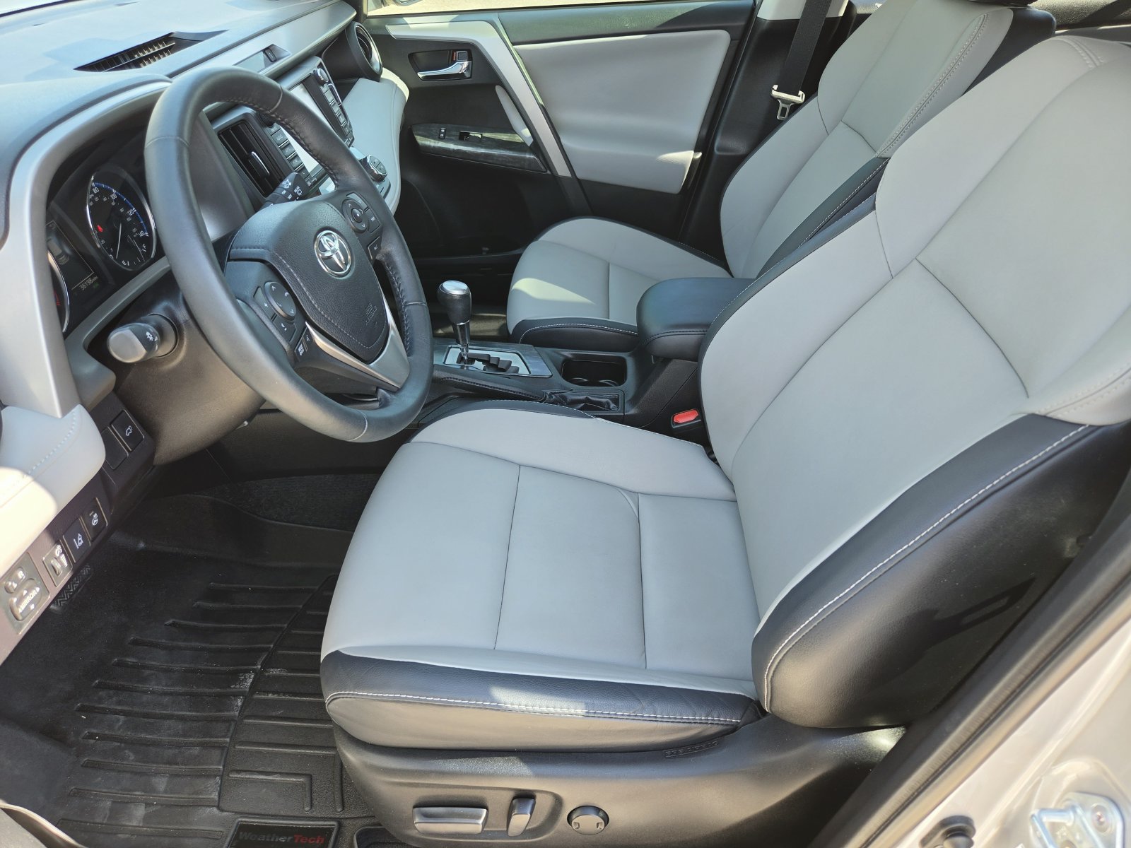 Used 2018 Toyota RAV4 Platinum FWD image 13