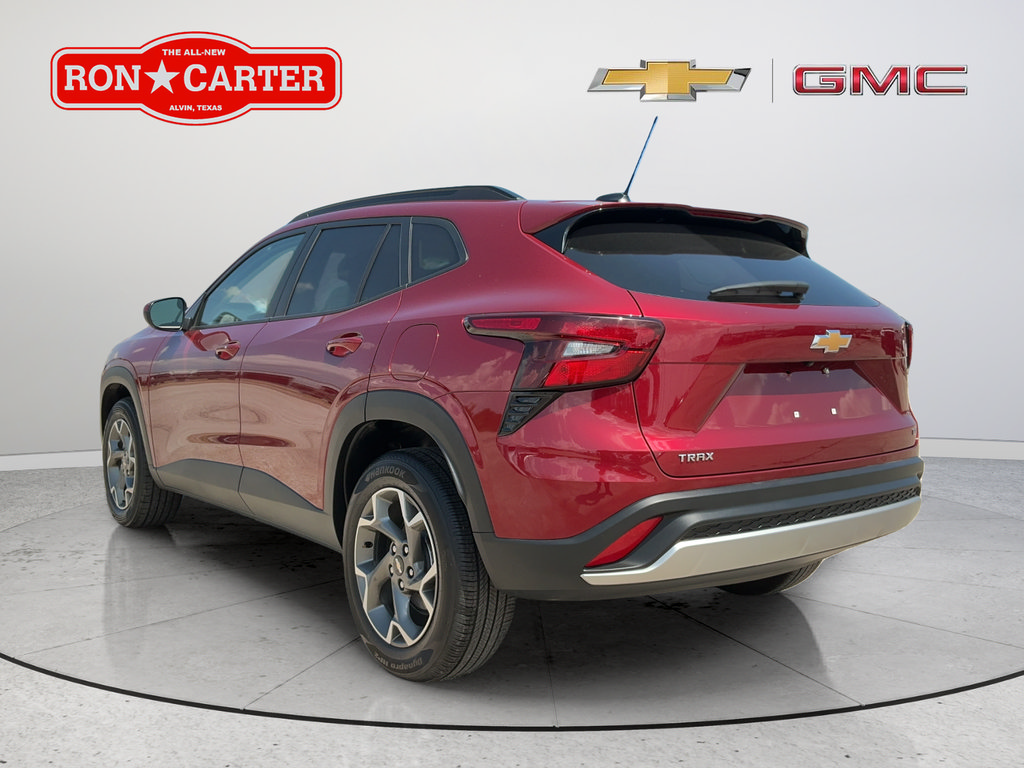 Used 2025 Chevrolet Trax LT w/ LT Convenience Package FWD image 4