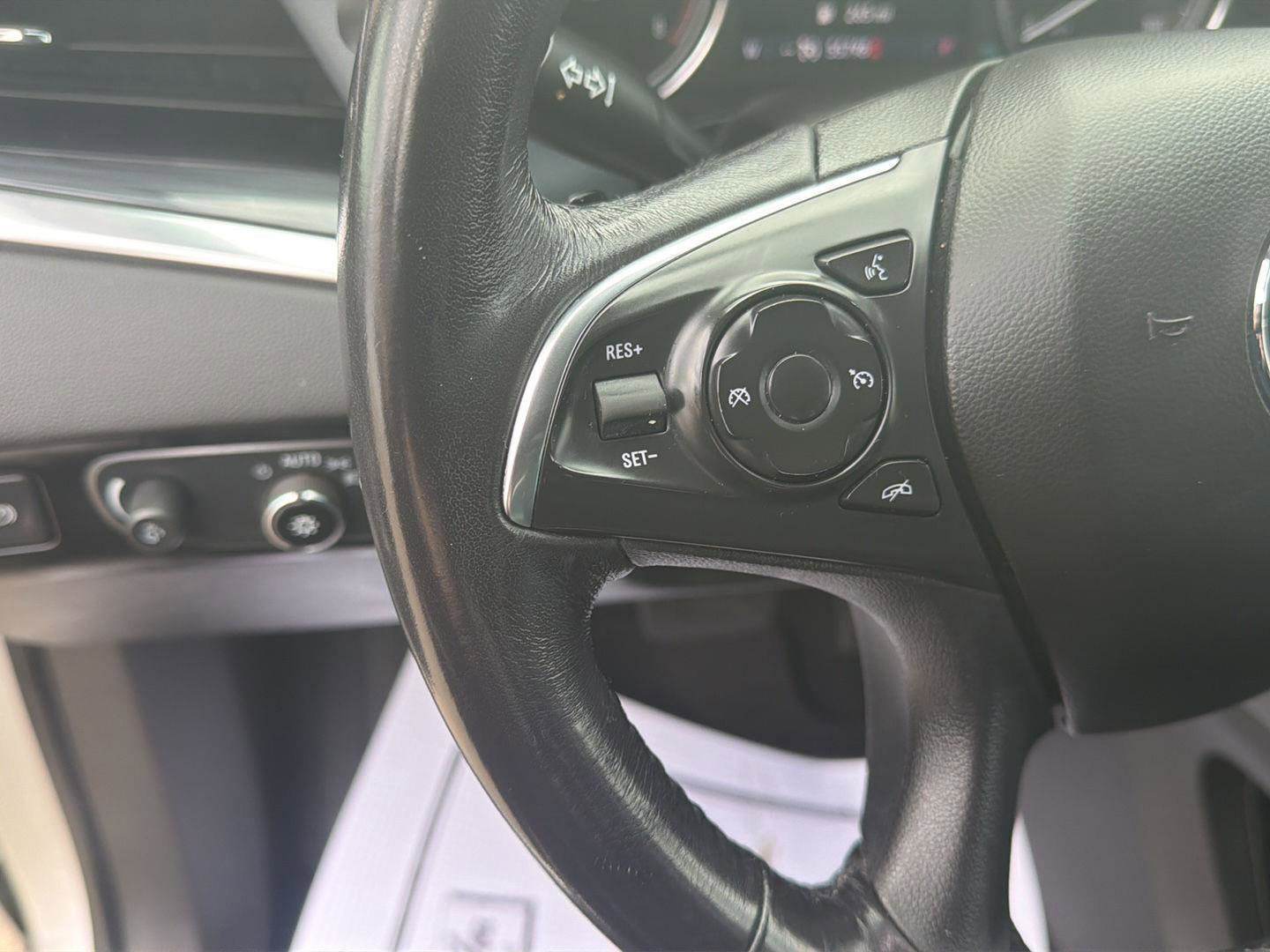 Used 2021 Buick Enclave Essence image 18