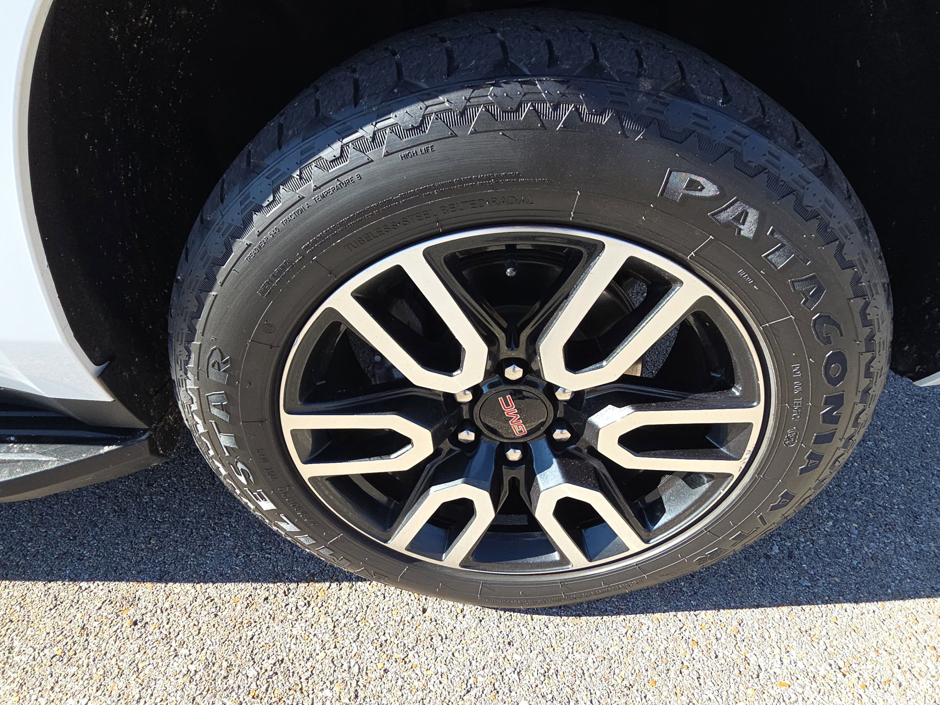 Used 2023 GMC Yukon XL AT4 w/ Technology Package image 10