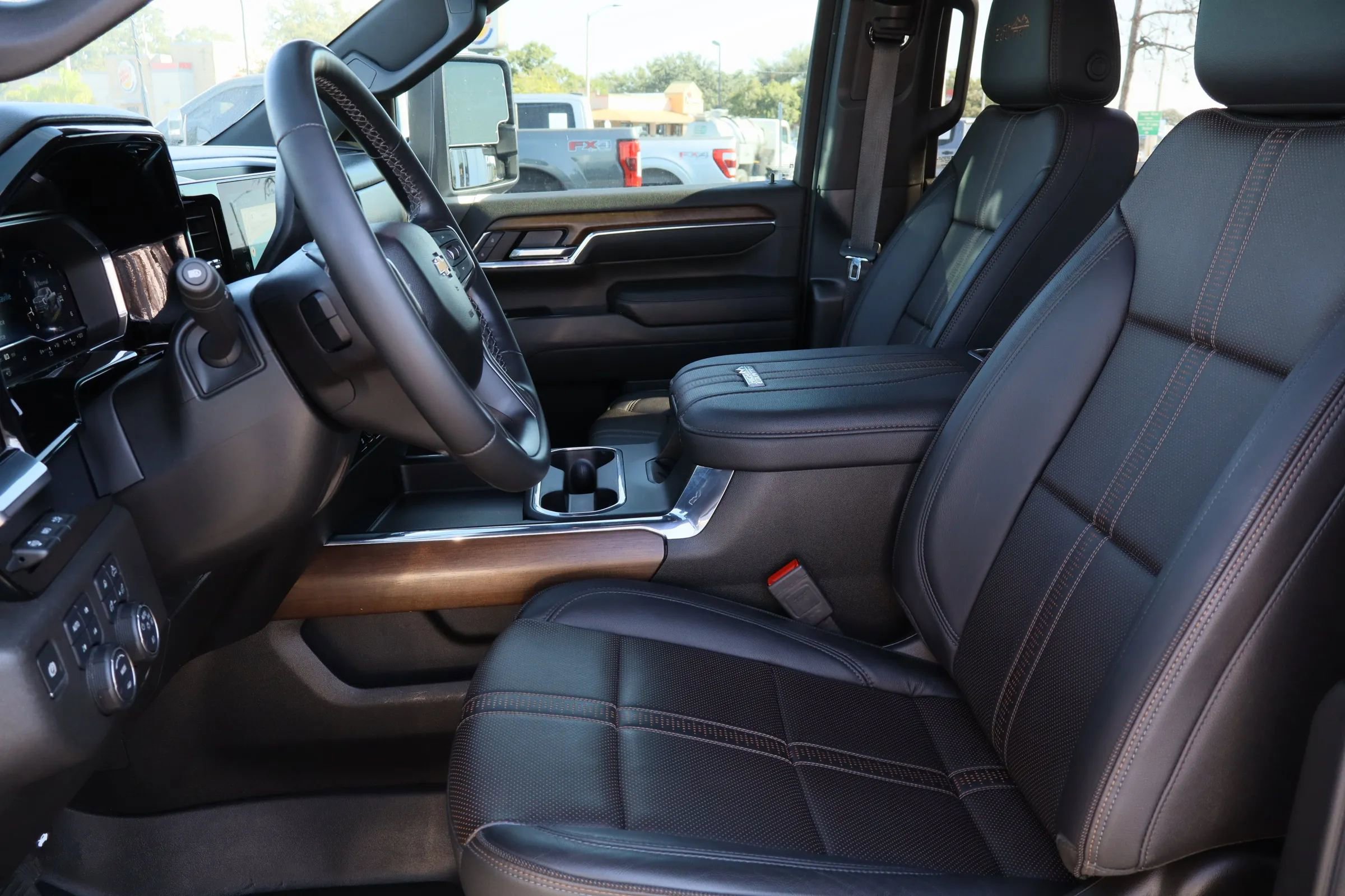 Used 2024 Chevrolet Silverado 2500 High Country w/ High Country Premium Package AWD/4WD image 21