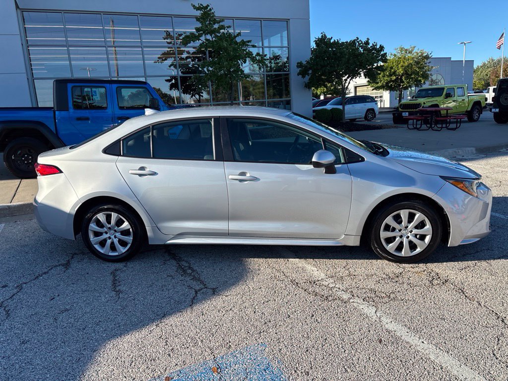 Used 2025 Toyota Corolla LE FWD image 9