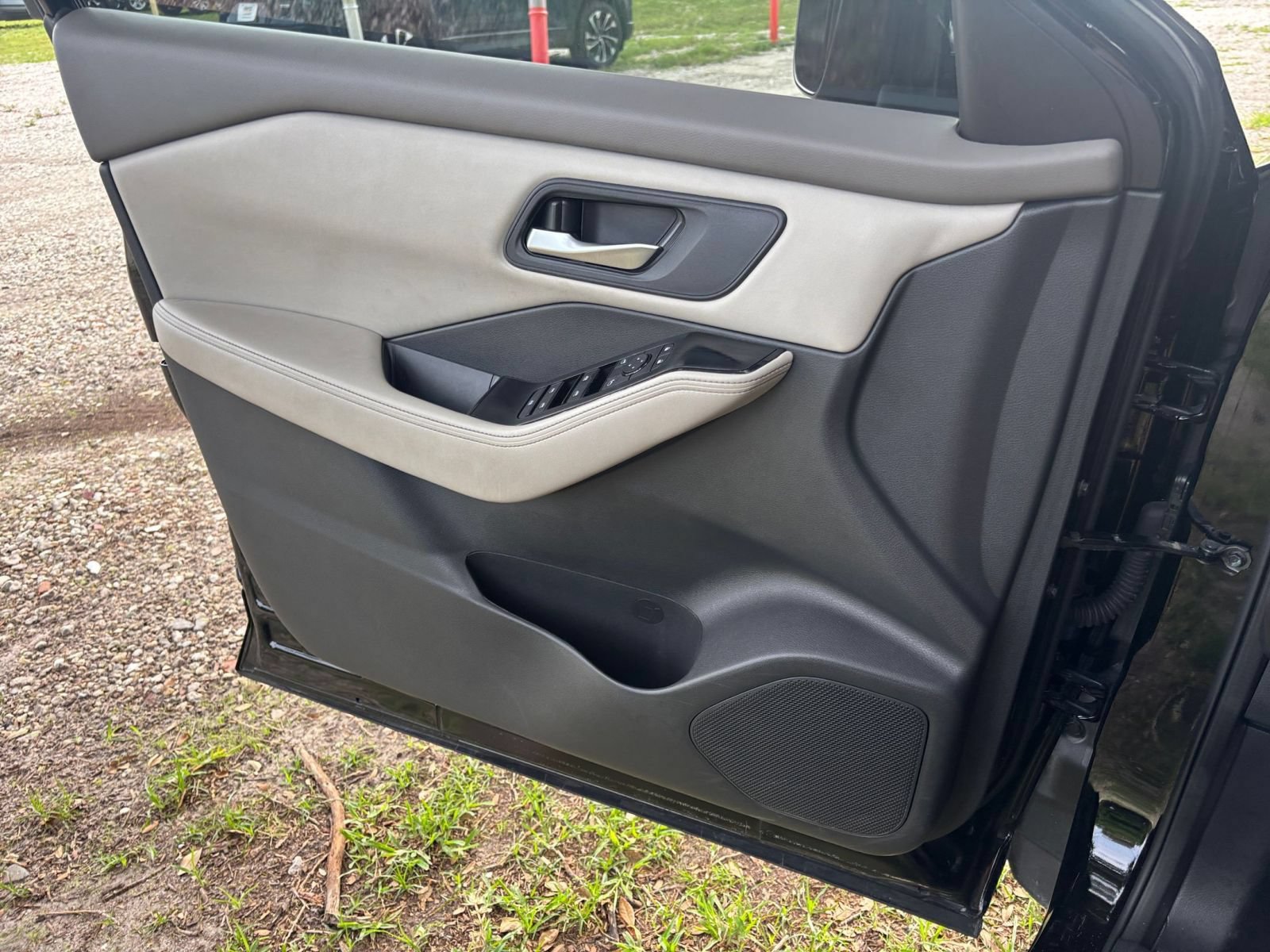 Used 2025 Nissan Rogue SV AWD/4WD image 18