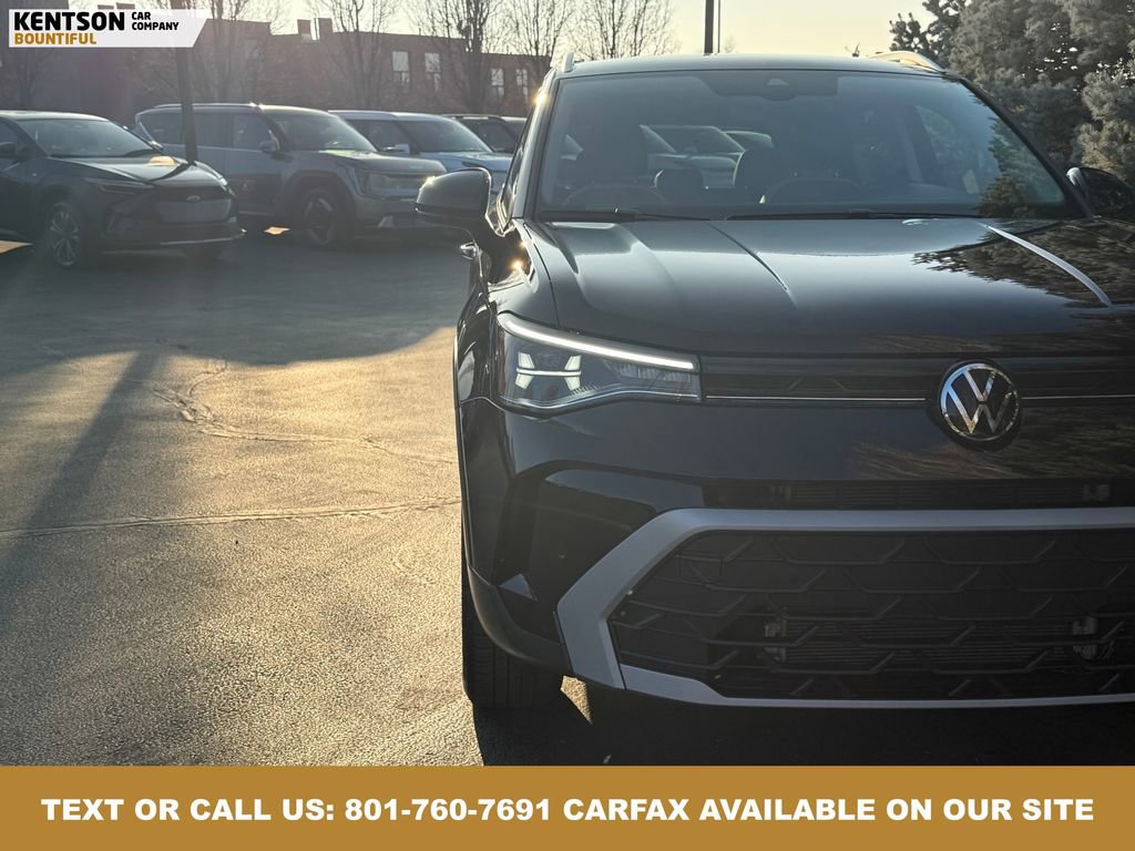 Used 2025 Volkswagen Taos SE image 13