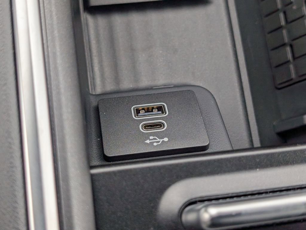 New 2025 Ford Expedition Platinum w/ Stealth Performance Package image 36