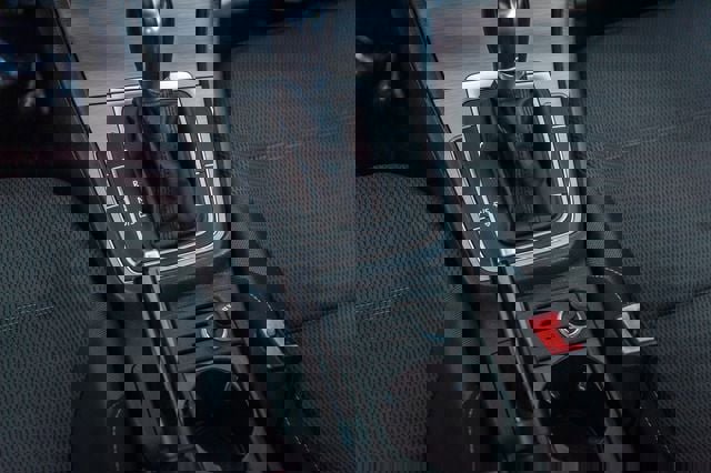 Used 2016 Volkswagen Golf S image 27