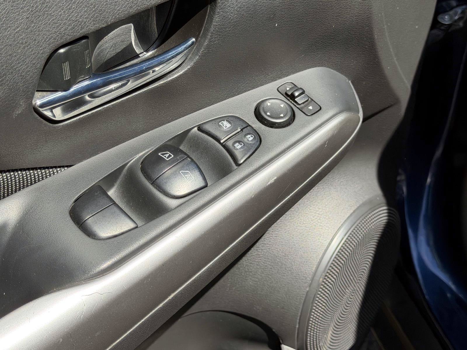 Used 2019 Nissan Kicks SV FWD image 16