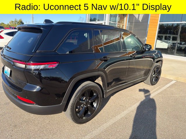 Used 2024 Jeep Grand Cherokee Limited w/ Black Appearance Package AWD/4WD image 11