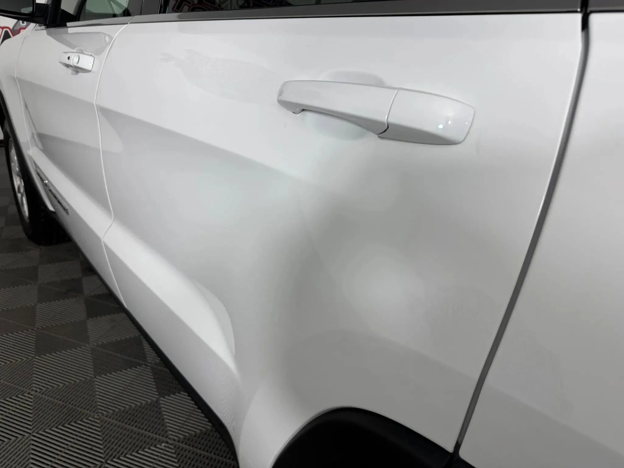 Used 2018 Jeep Grand Cherokee Laredo AWD/4WD image 24