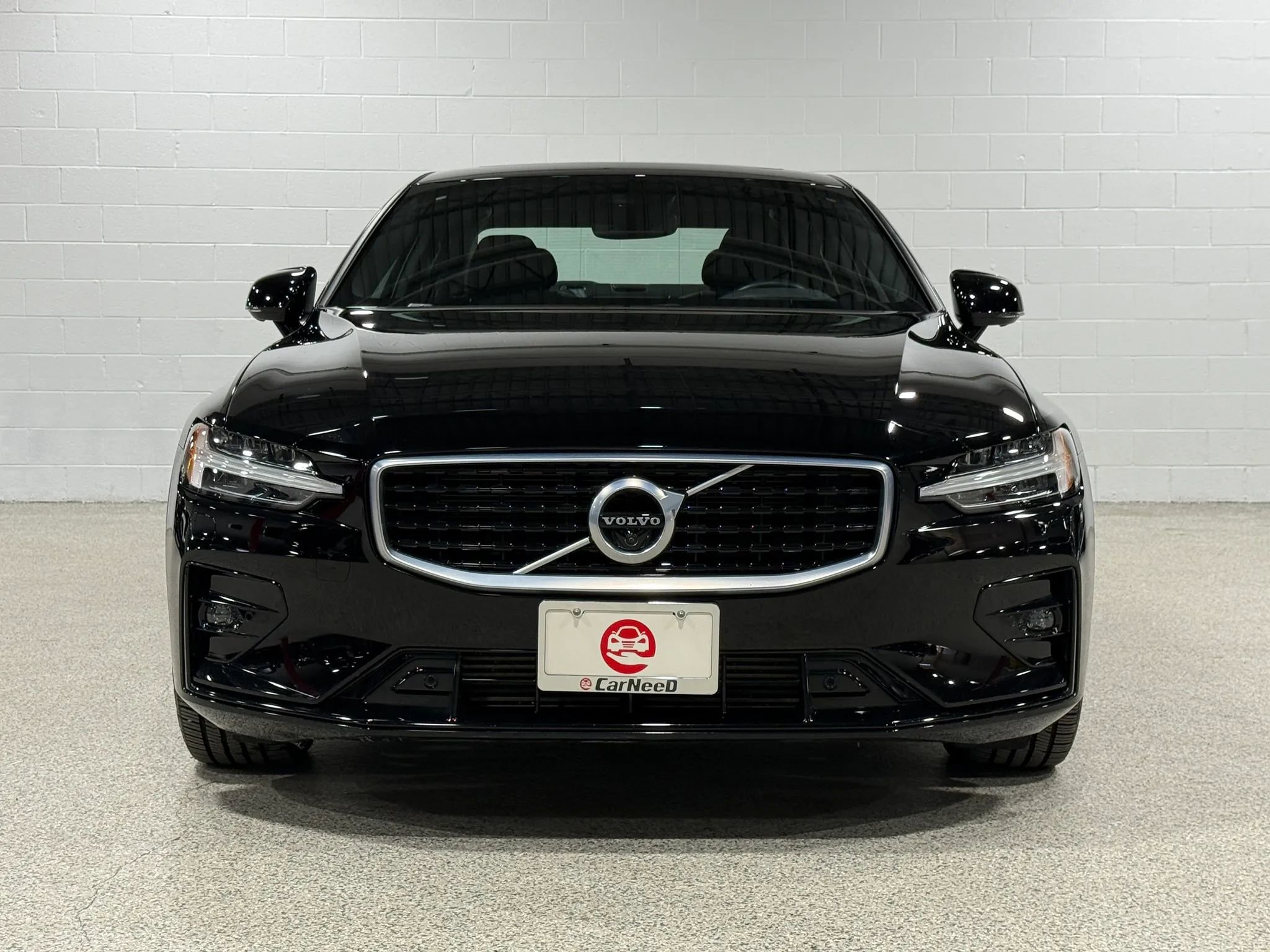 Used 2019 Volvo S60 T5 R-Design image 3