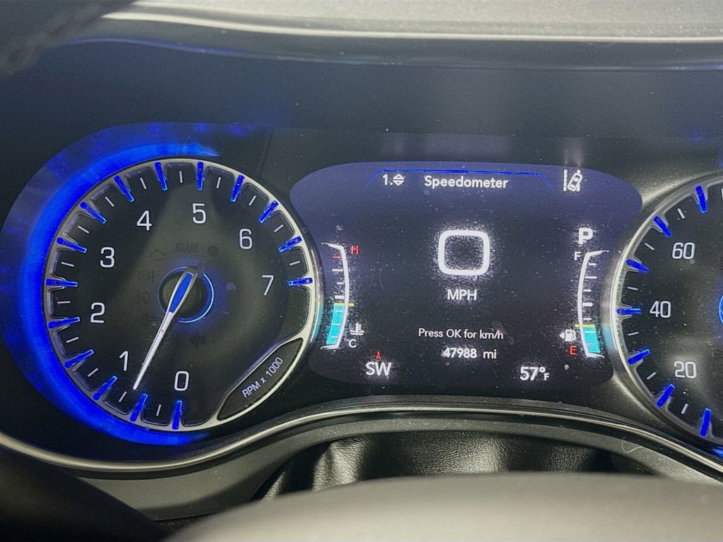 Used 2019 Chrysler Pacifica Touring Plus w/ Advanced Safetytec Group image 14