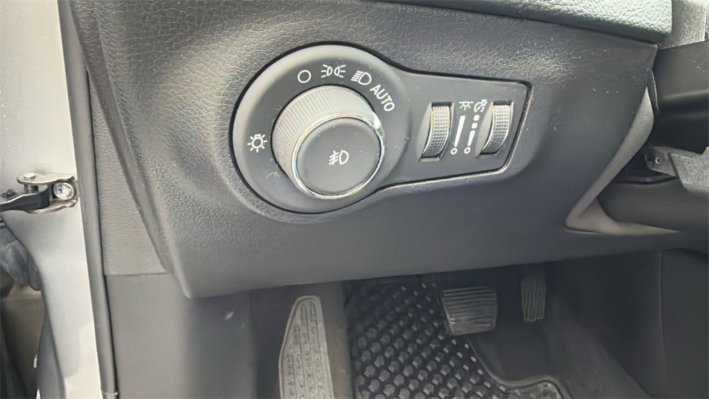 Used 2019 Jeep Compass Latitude w/ Cold Weather Group image 15