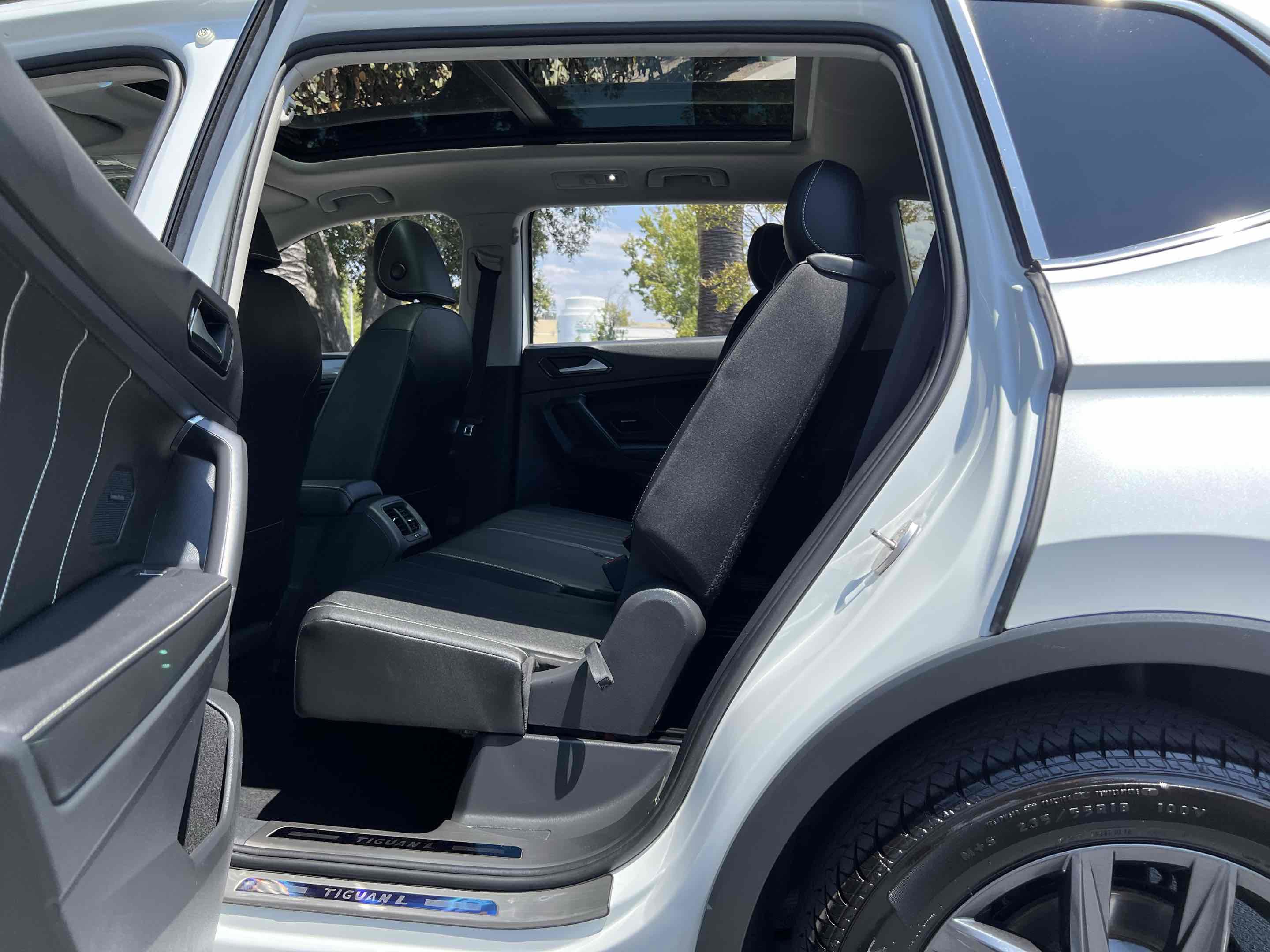 Used 2023 Volkswagen Tiguan SE w/ Panoramic Sunroof Package image 67