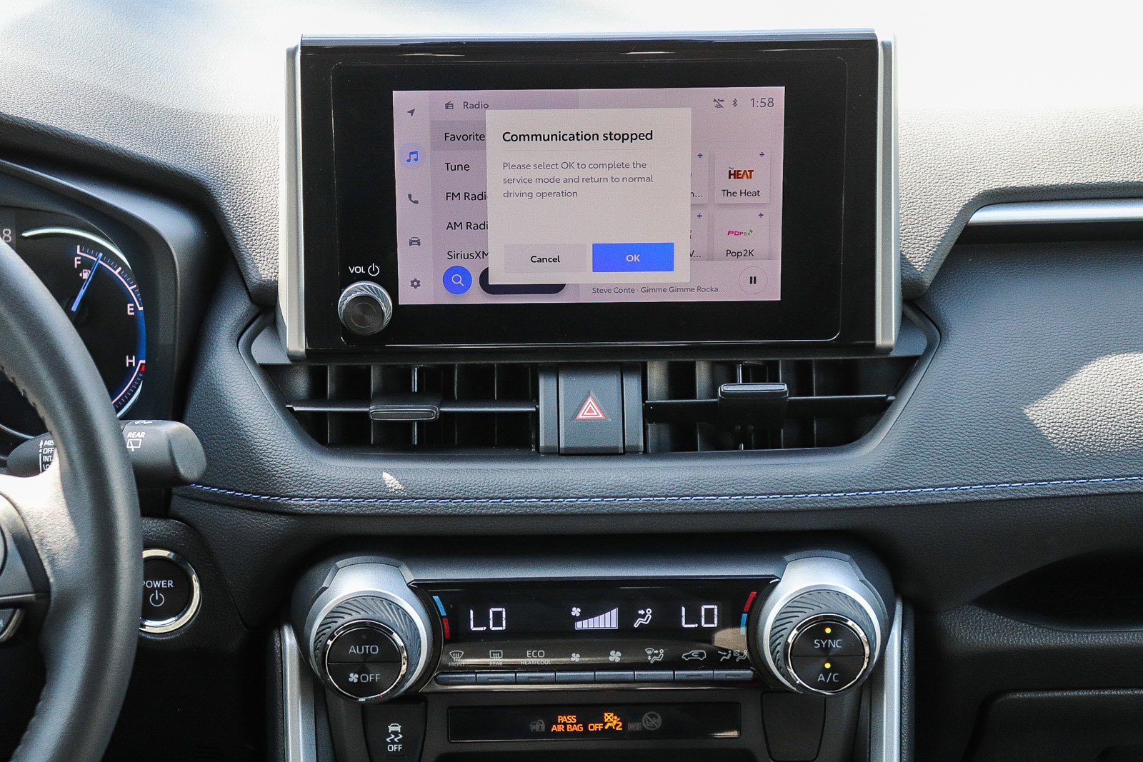 Used 2025 Toyota RAV4 SE image 15